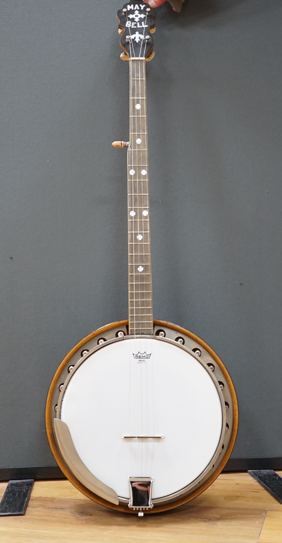 A cased Slingerland Maybell, USA 1920s five string banjo, bird’s eye maple back, maple neck and inlaid mother of pearl to the fret board, length of body 34cm, overall length 95cm